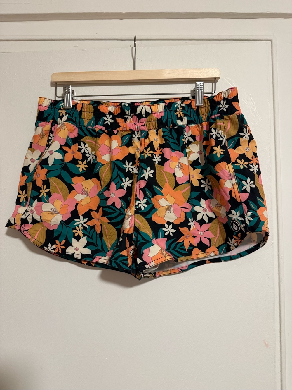 Volcom Floral Print Women’s Elastic Waist Shorts - Black Multi